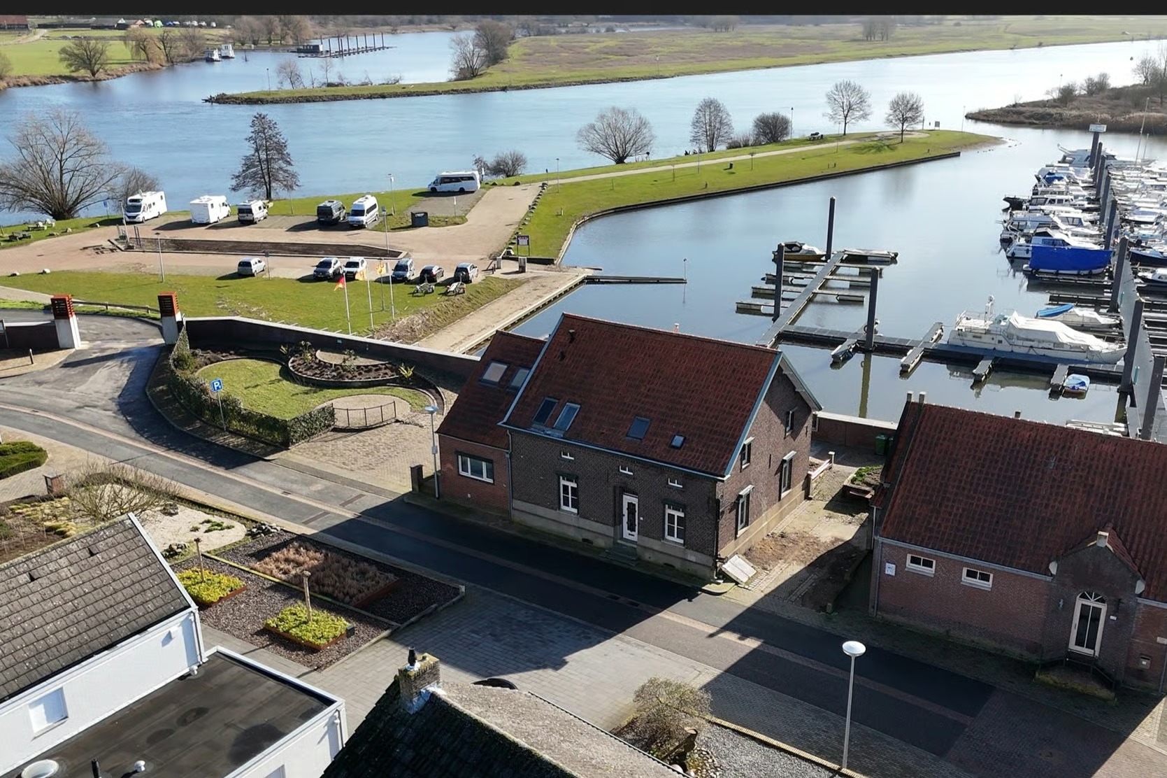 Vrijstaande woning (dijkwoning) Hanssum 42 in Neer