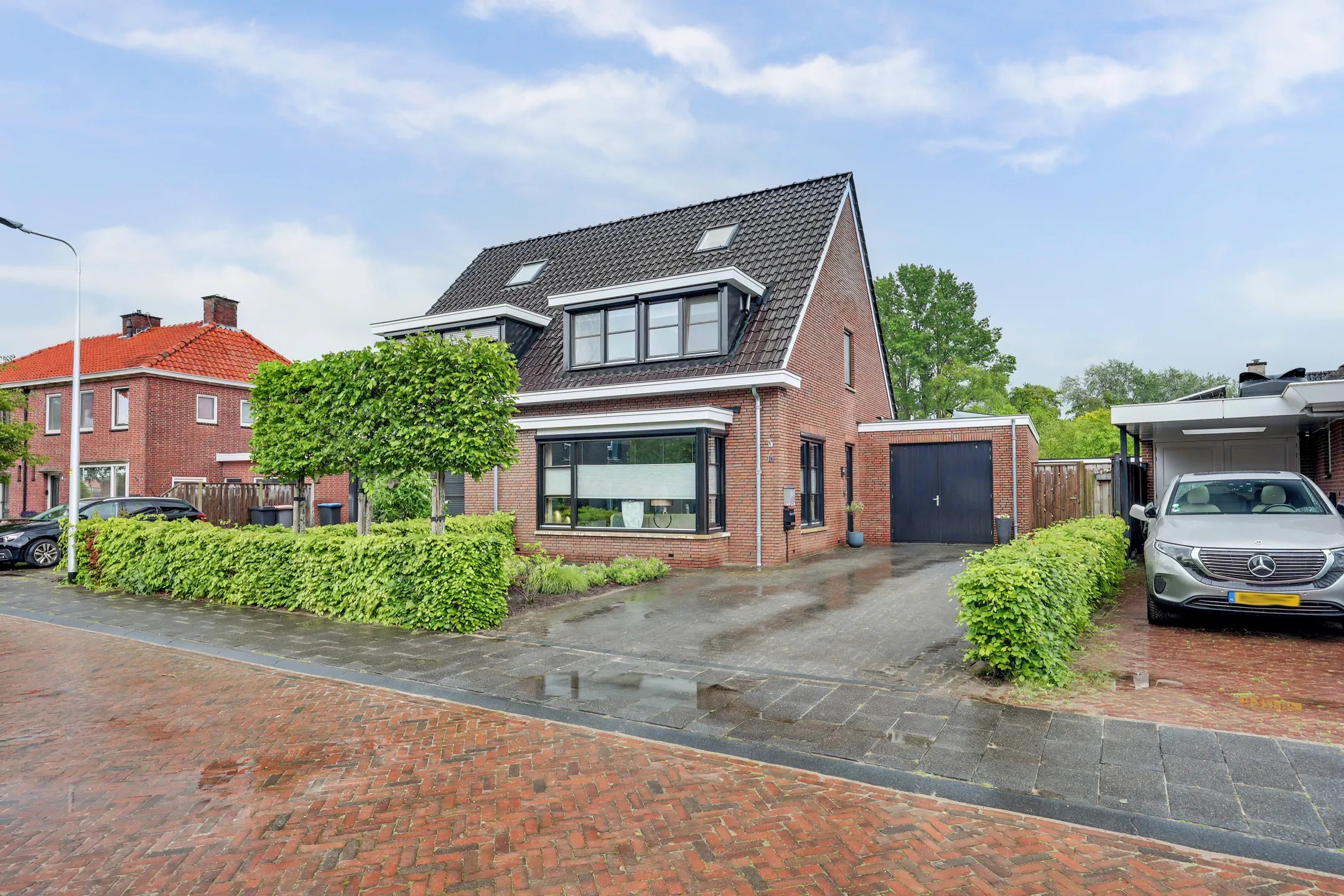 2-onder-1-kapwoning Gebroeders van Doorenstraat 10 in Almelo