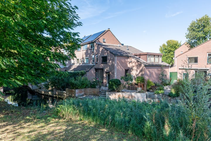 Eengezinswoning, hoekwoning Boomkleverstraat 16 in Delft