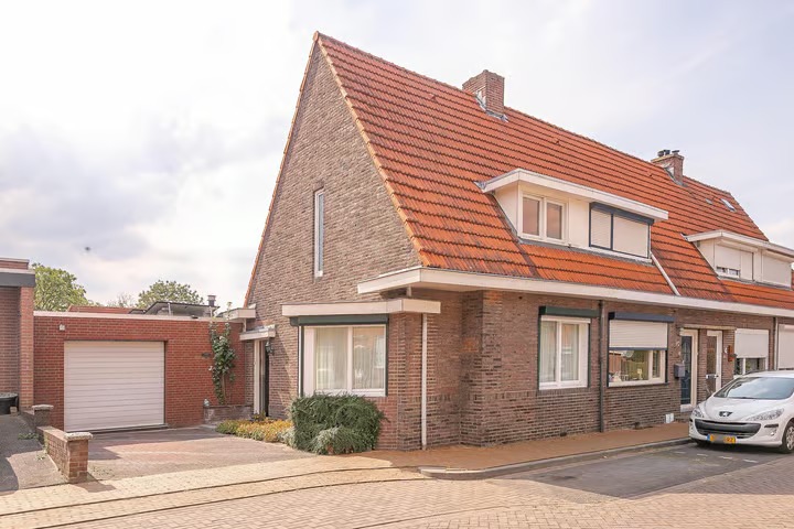 Halfvrijstaande woning Rechtstraat 8 in Landgraaf