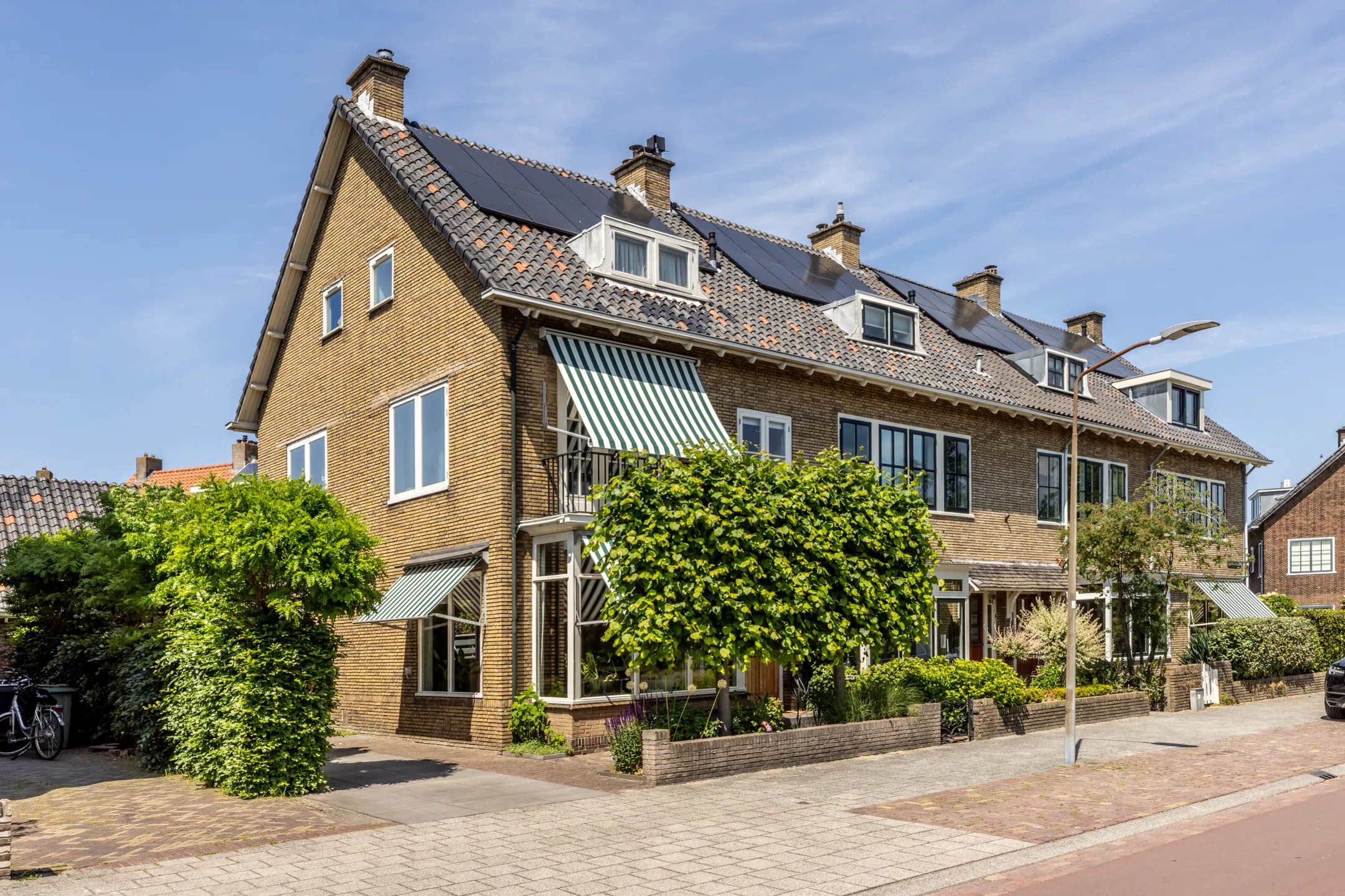 Hoekwoning Lodewijk van Deyssellaan 208 in Haarlem