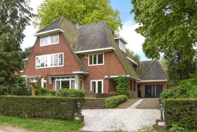 Villa, 2-onder-1-kapwoning Trompenbergerweg 47 in Hilversum