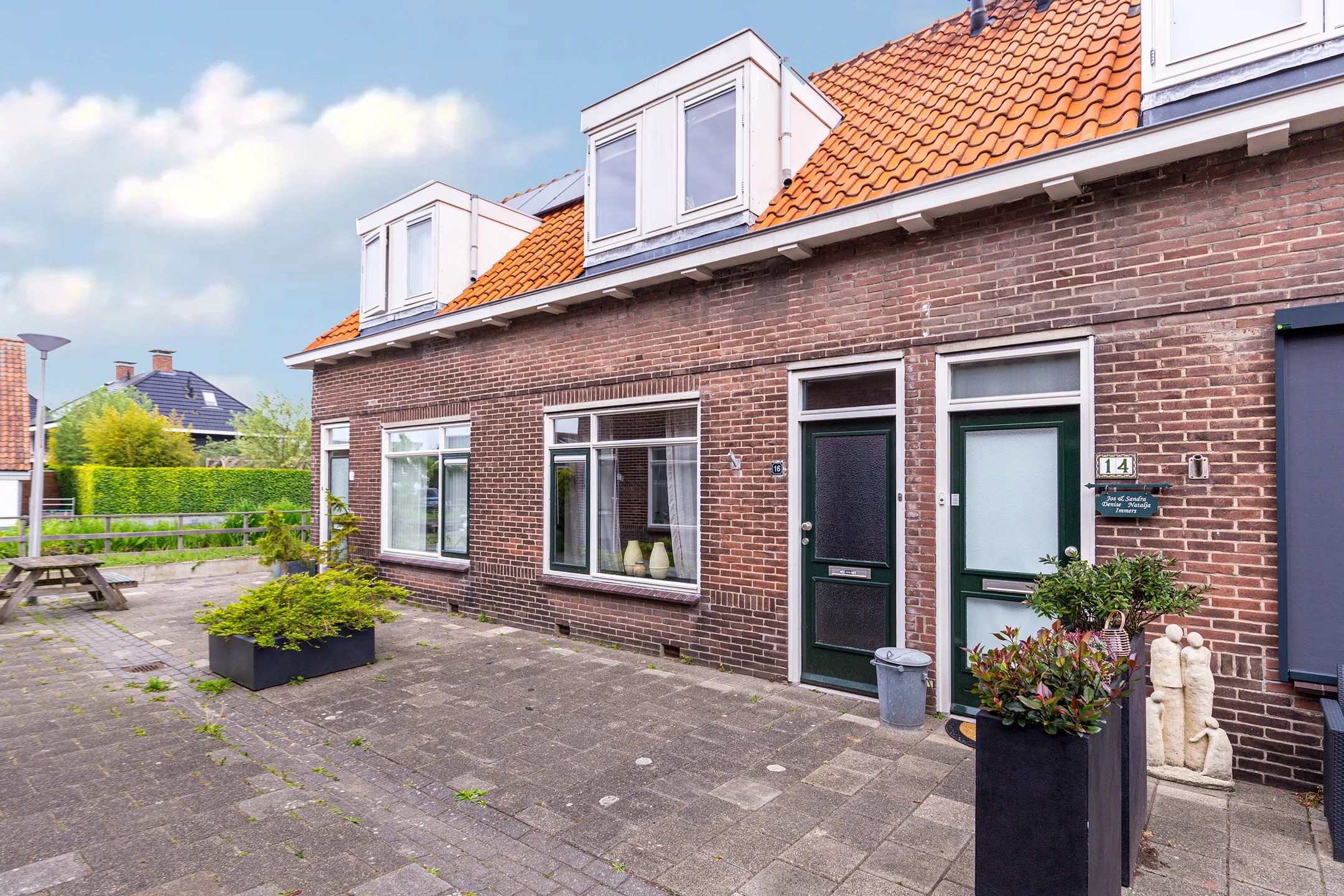 Tussenwoning Willibrordusstraat 16 in Den Hoorn