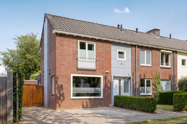 2-onder-1-kapwoning Van Veldekelaan 10 in Geleen