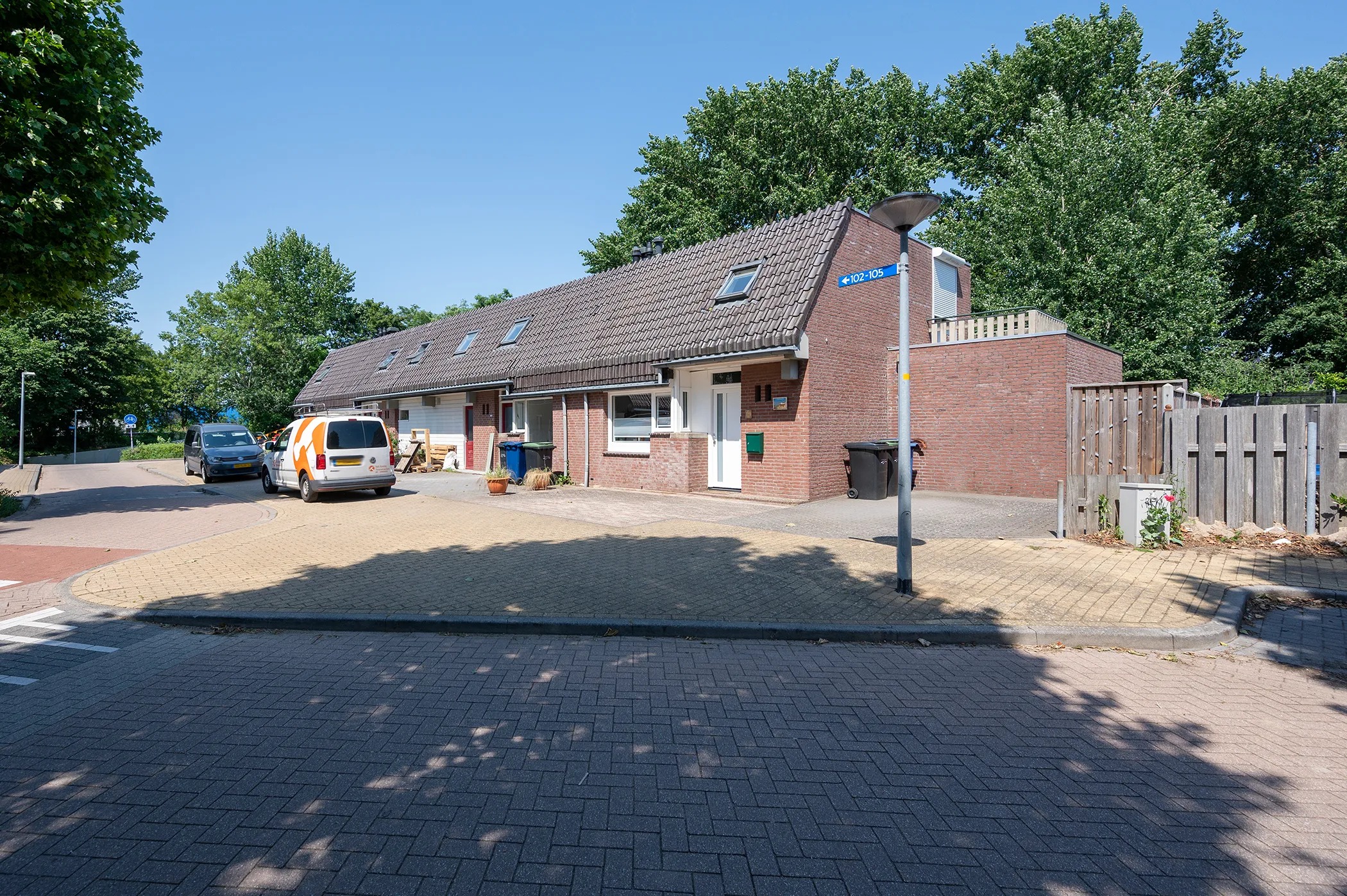 Hoekwoning Rozenwerf 102 in Almere