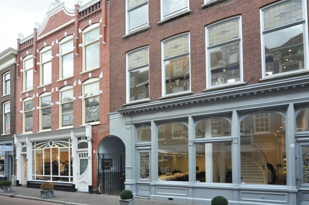 Tussenwoning (hofjeswoning) Denneweg 74 in Den Haag