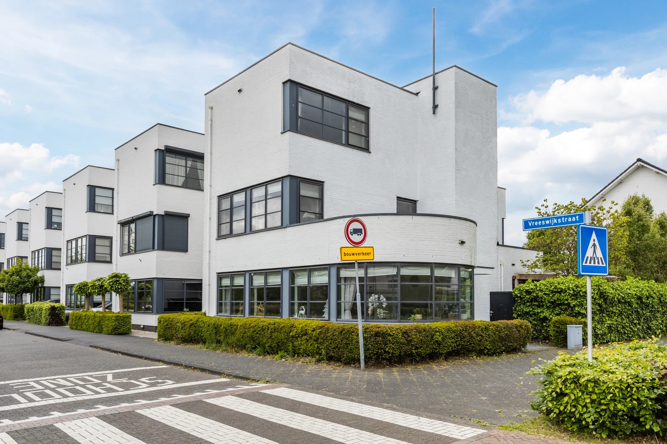 Hoekwoning Koolhovenlaan 2 a in Tilburg