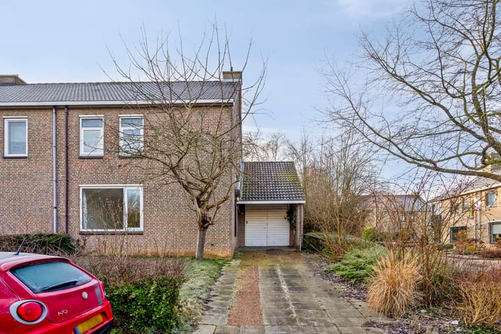 2-onder-1-kapwoning Kasteelstraat 11 in Amstenrade