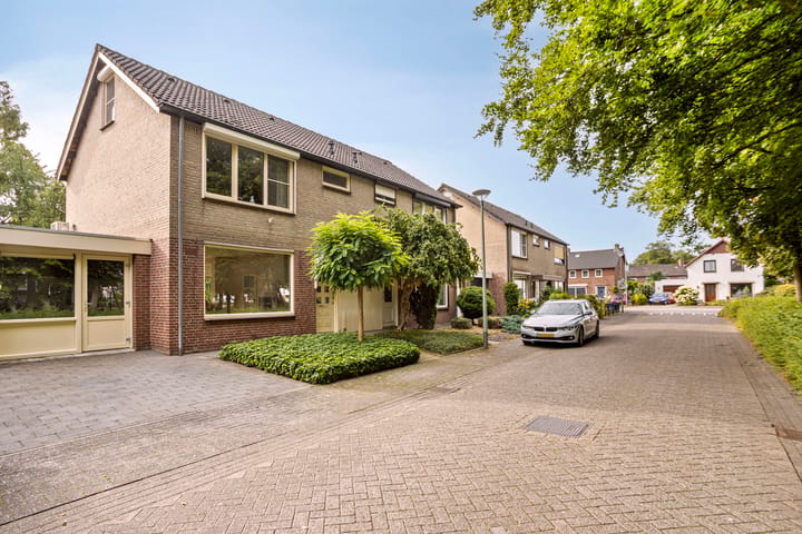 Eengezinswoning, geschakelde 2-onder-1-kapwoning Emmastraat 19 in Horst