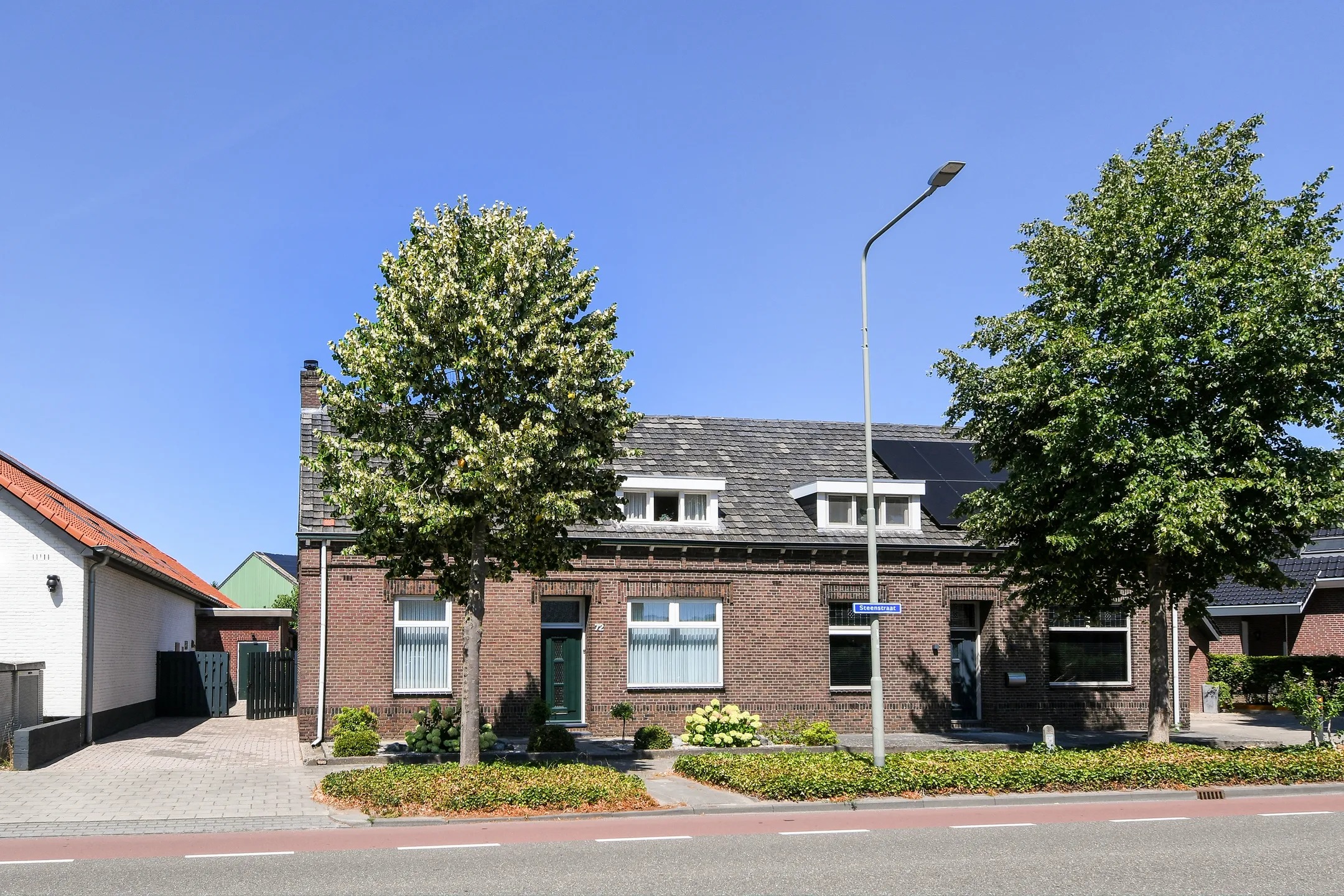 2-onder-1-kapwoning Steenstraat 72 in Panningen