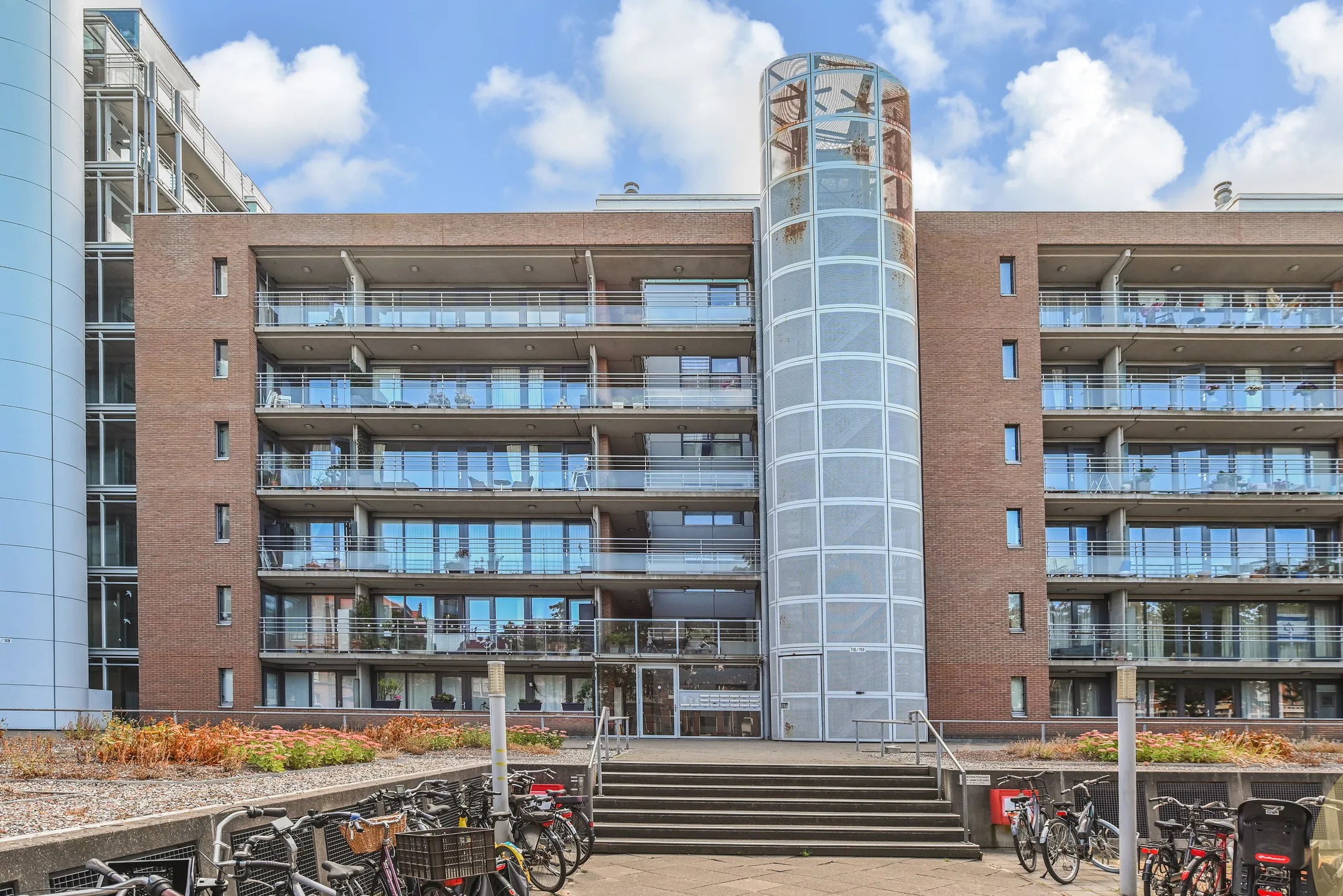Galerijflat Cornelis de Wittlaan 142 in Den Haag