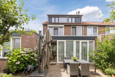 Eengezinswoning, hoekwoning Arcellastraat 2 in Amsterdam