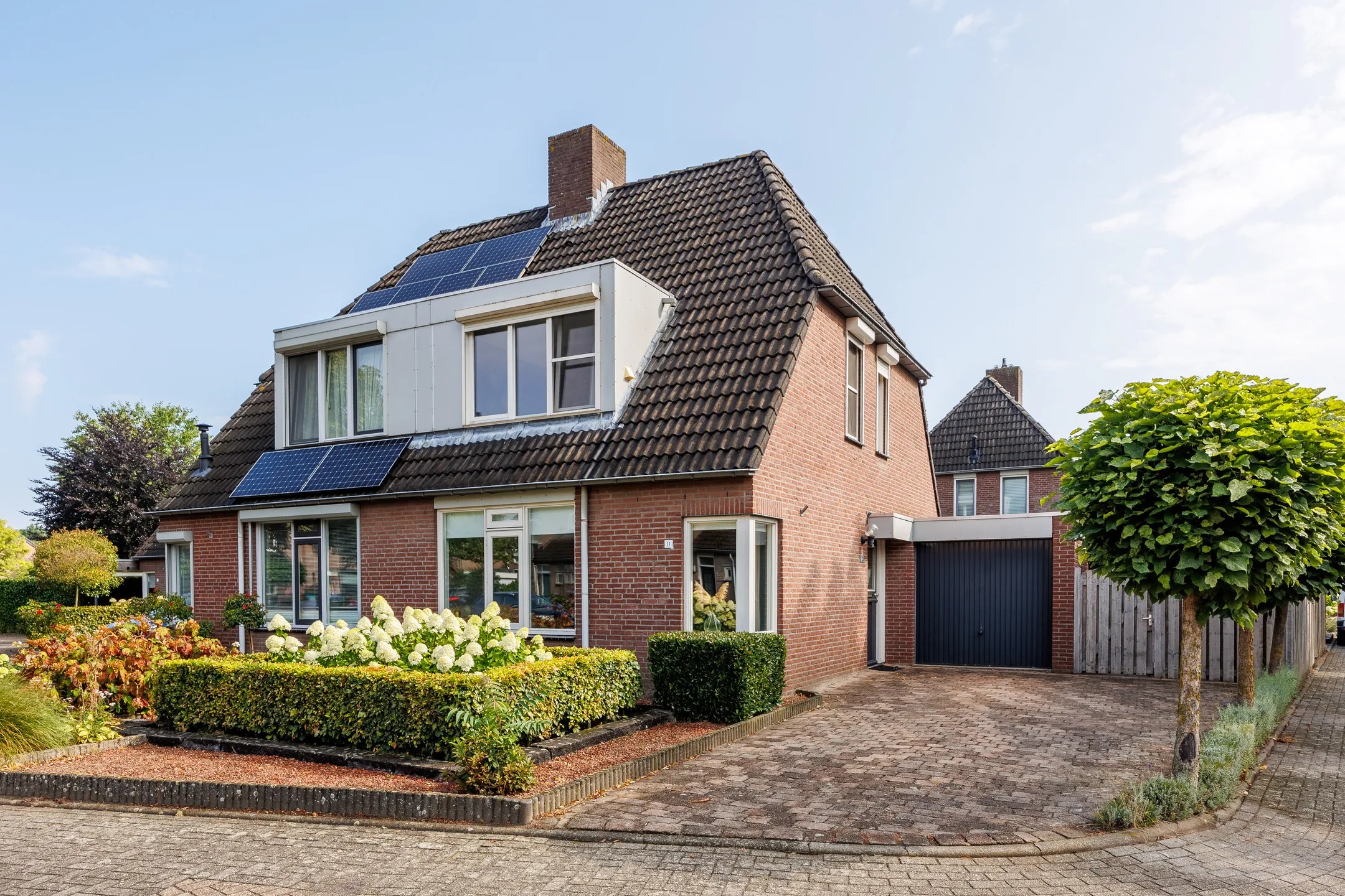 2-onder-1-kapwoning Van Renessestraat 11 in Sevenum