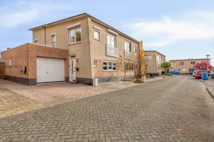 2-onder-1-kapwoning Van Schaikstraat 5 in Zwolle
