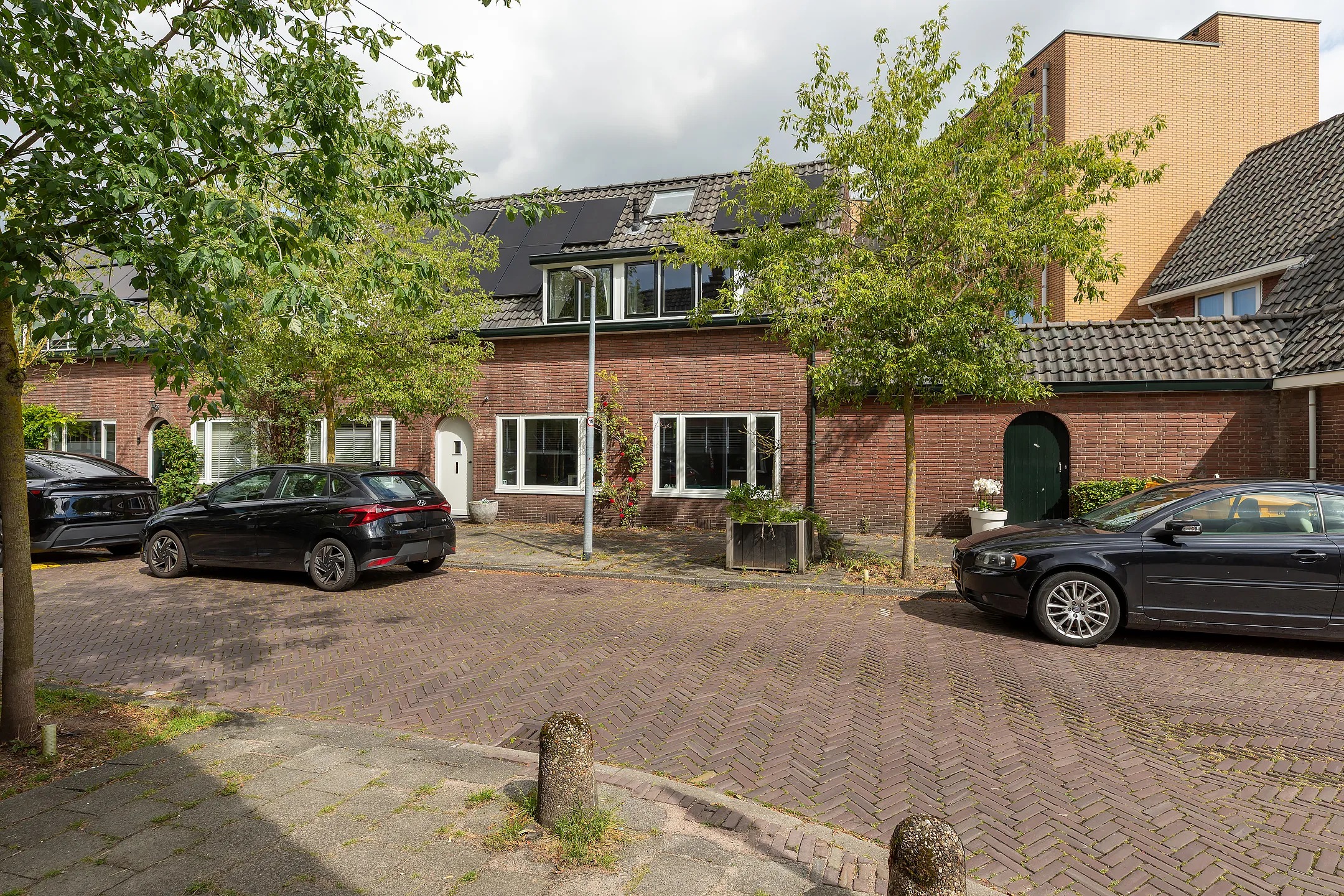 Hoekwoning Mgr. Van de Weteringstraat 27 in Hilversum