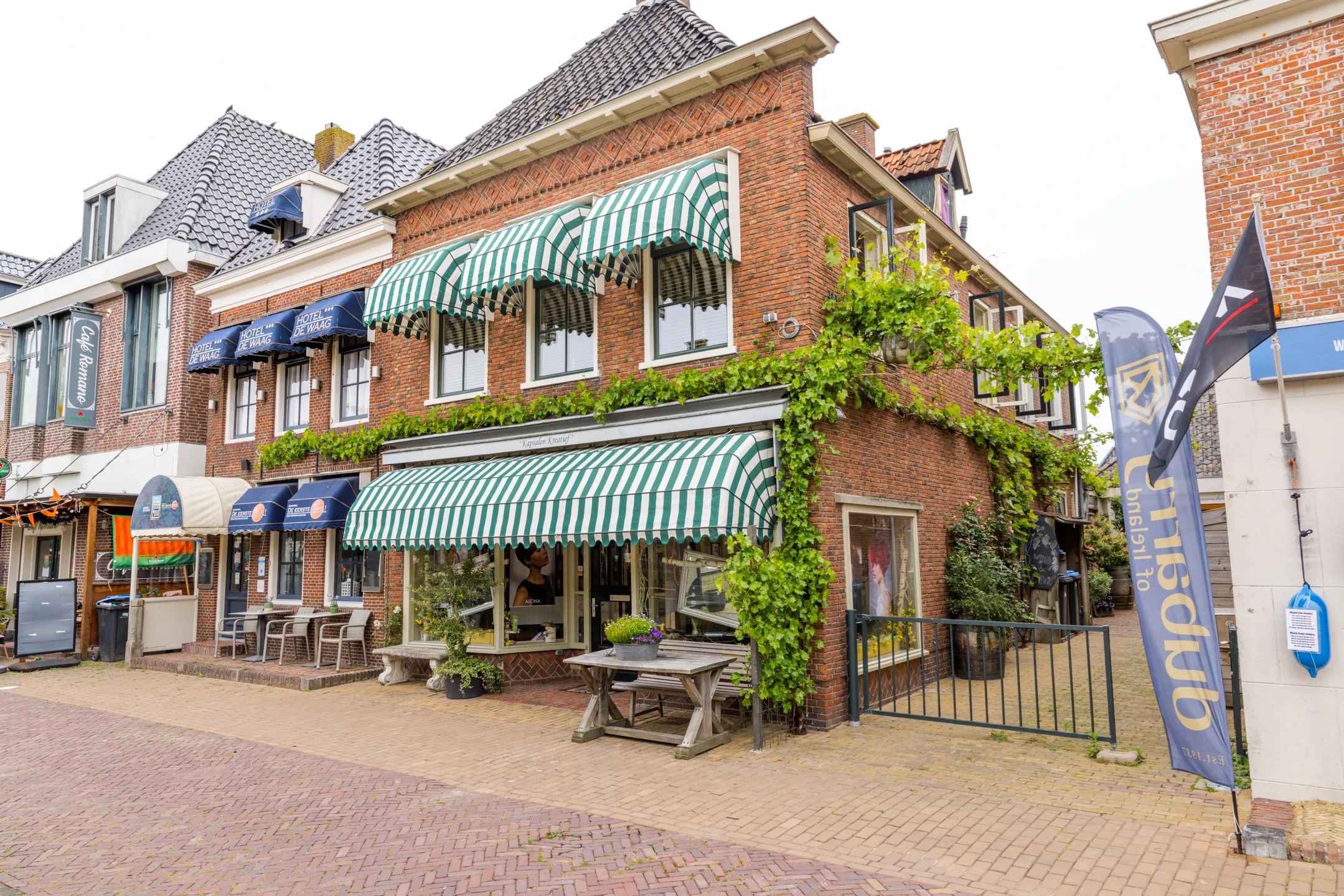 Hoekwoning Markt 15 in Makkum