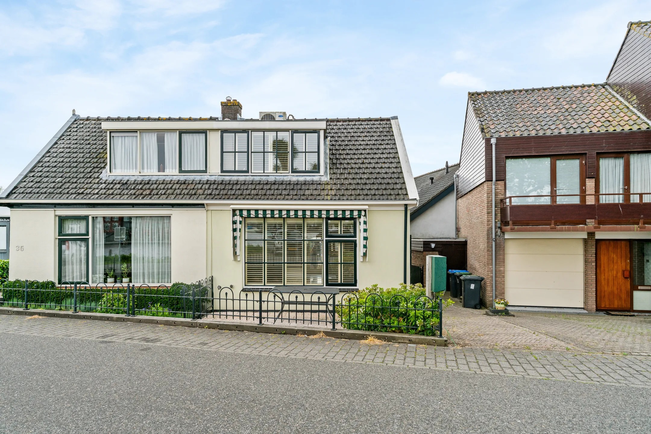 2-onder-1-kapwoning (dijkwoning) Amstelkade 34 in Amstelhoek