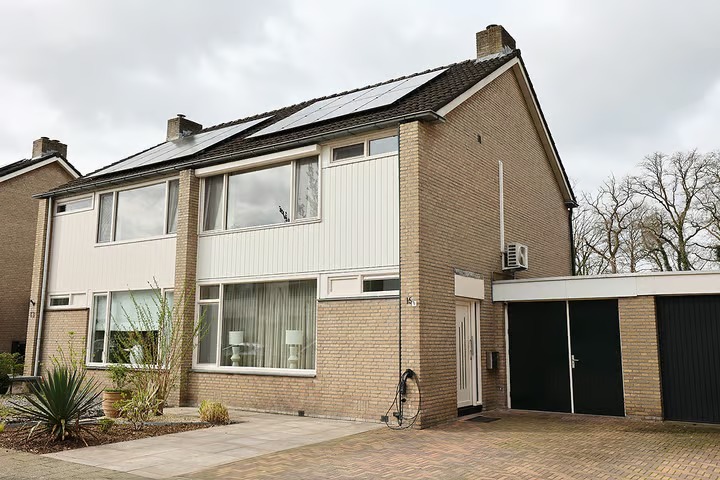 2-onder-1-kapwoning Robijnstraat 15 in Enschede