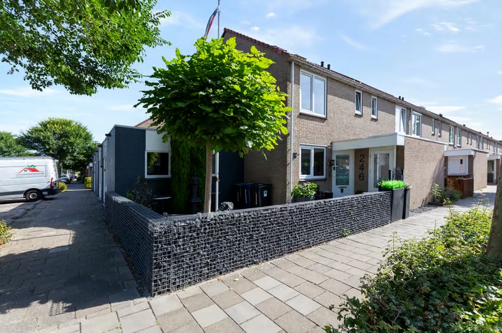 Hoekwoning (bedrijfs- of dienstwoning) Basilicumweg 246 in Almere