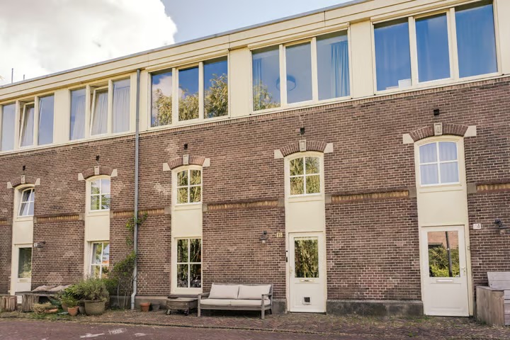 Tussenwoning Karabiniersstraat 15 in Haarlem