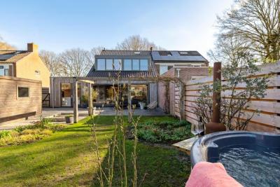 2-onder-1-kapwoning Julianalaan 82 in Zuidlaren