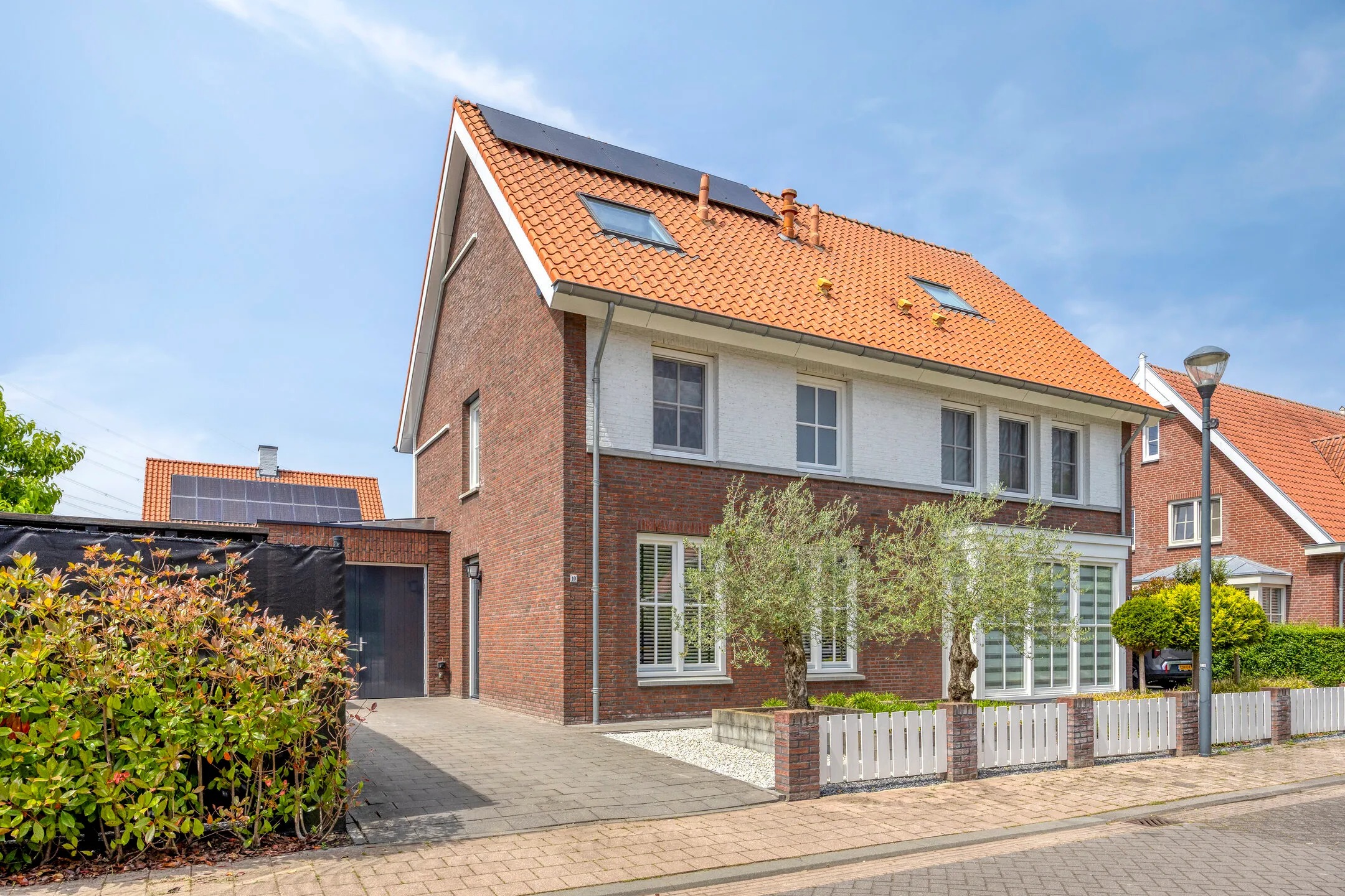 2-onder-1-kapwoning Vriezenbeemden 10 in Helmond