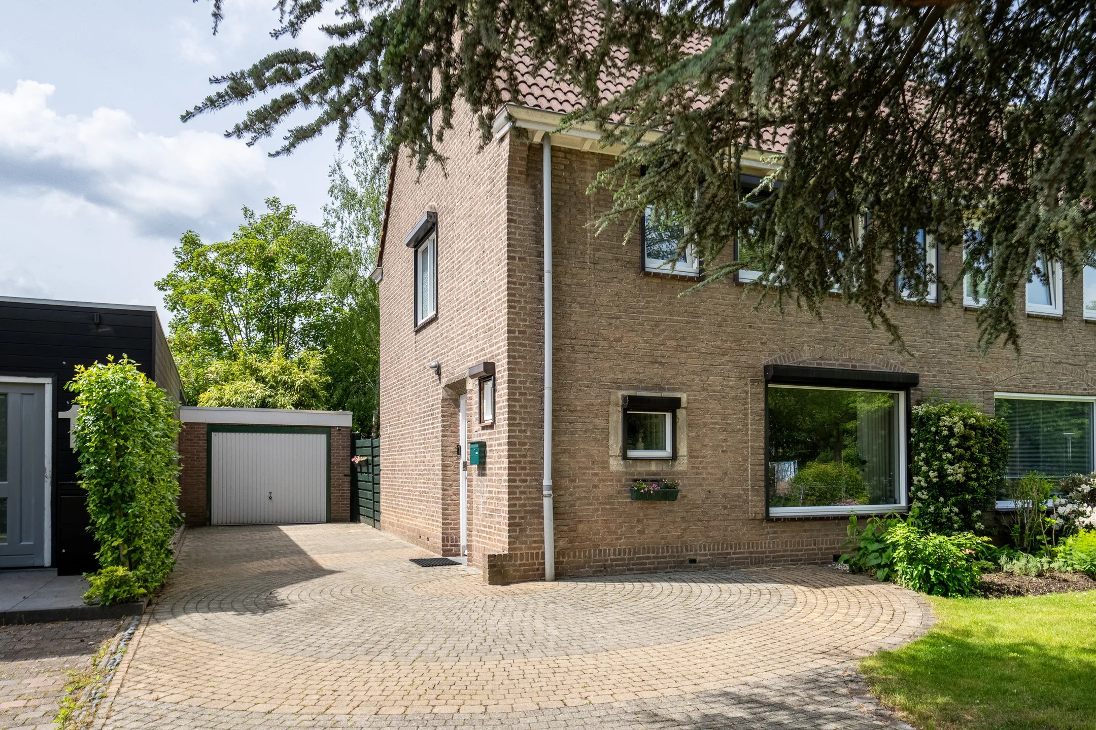2-onder-1-kapwoning Prinses Beatrixstraat 13 in Brunssum