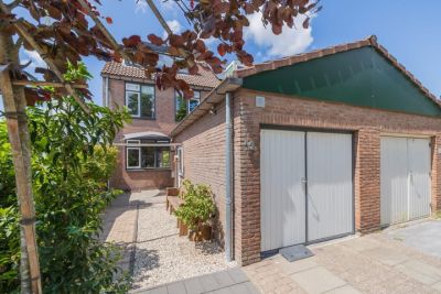 Eengezinswoning, eindwoning Stationsweg 51 in Hillegom