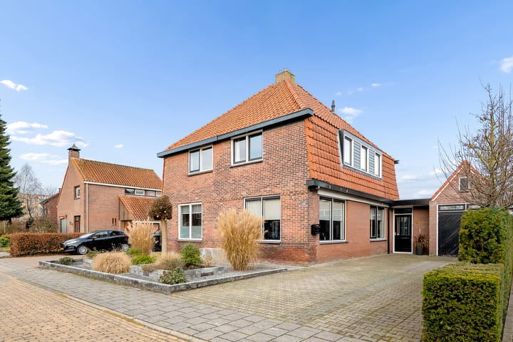 2-onder-1-kapwoning Burgemeester van Heeckerenstraat 4 in Eibergen