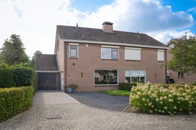 2-onder-1-kapwoning Perzikstraat 38 in Beneden-Leeuwen