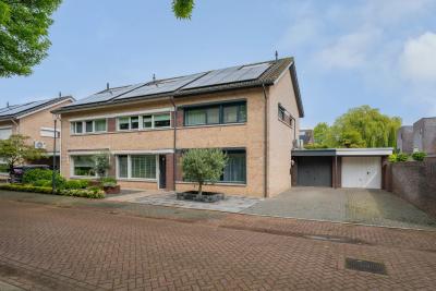 Hoekwoning Rosa Manusstraat 61 in Venray