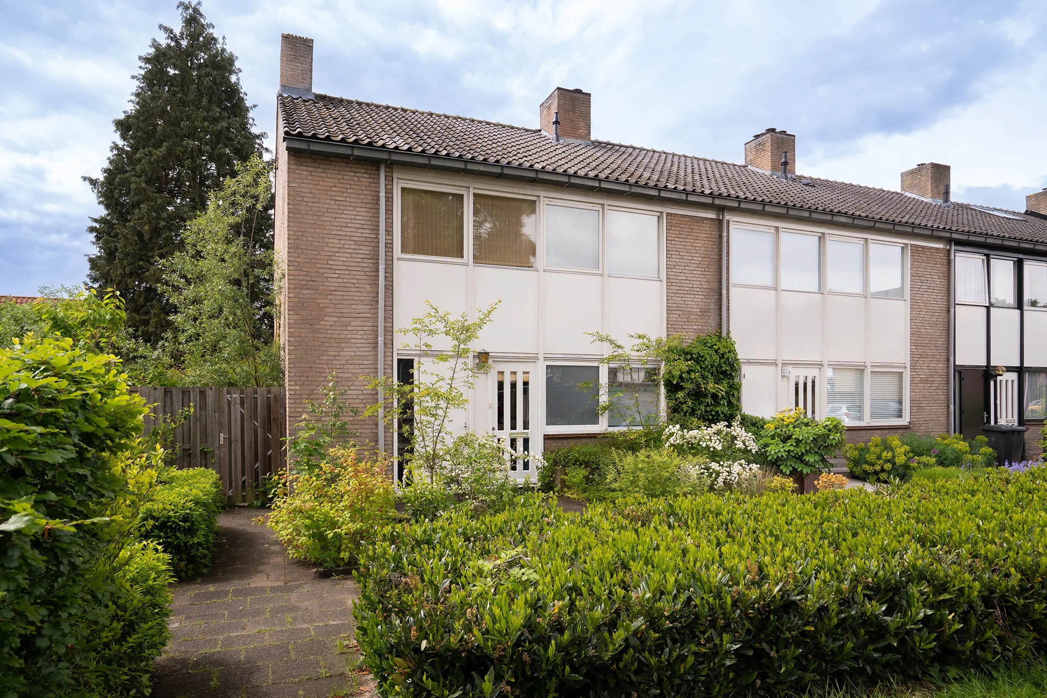 Hoekwoning Meester De Wolfplein 8 in Enschede