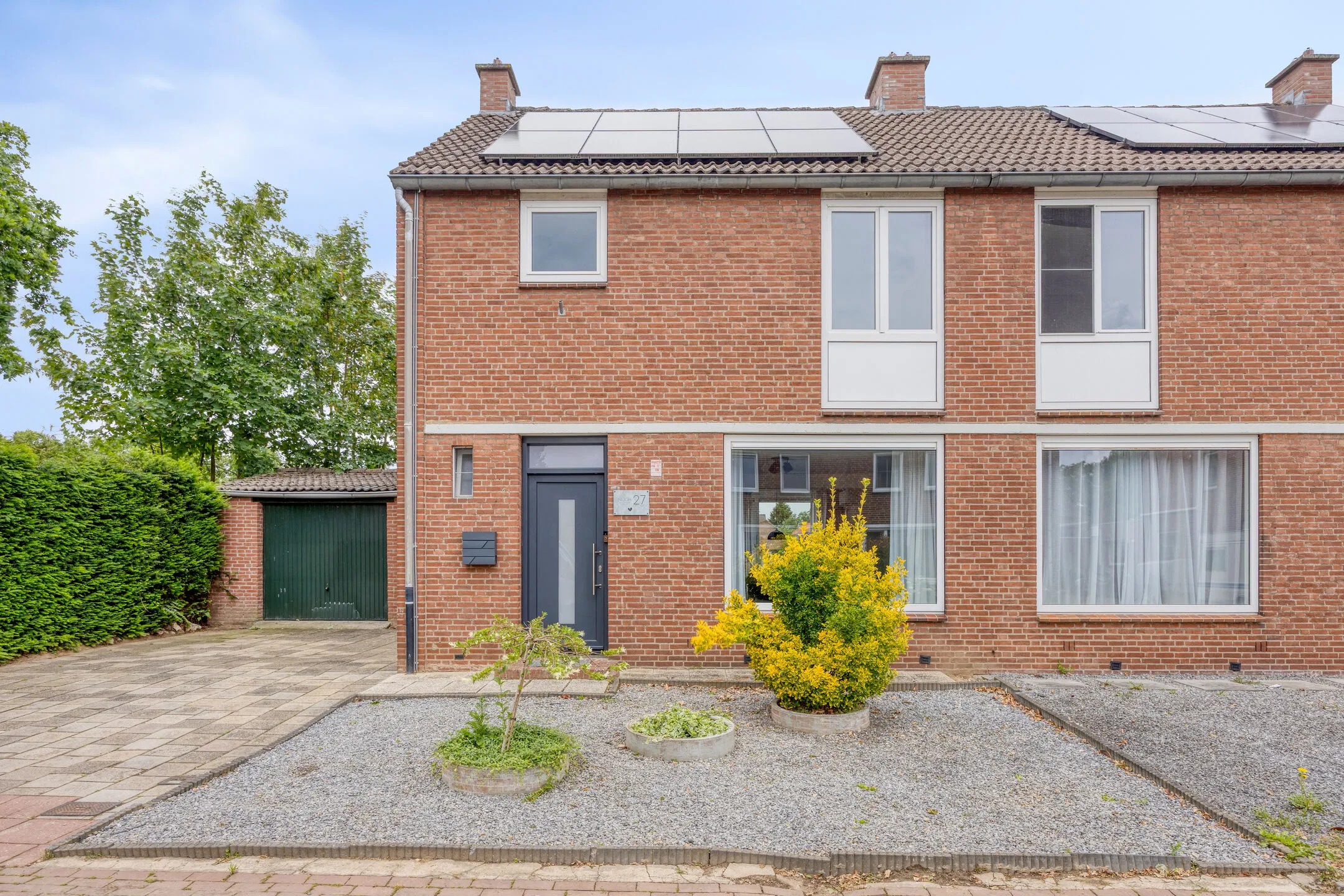 Hoekwoning Burg Schoolmeestersstraat 27 in Roosteren