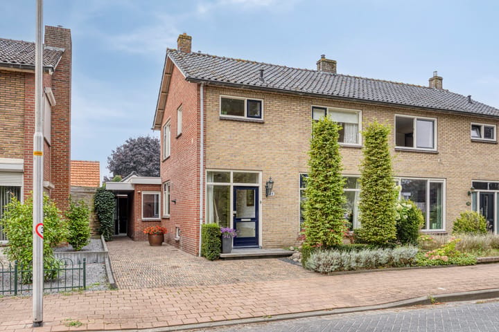 2-onder-1-kapwoning Bergstraat 18 in Lievelde