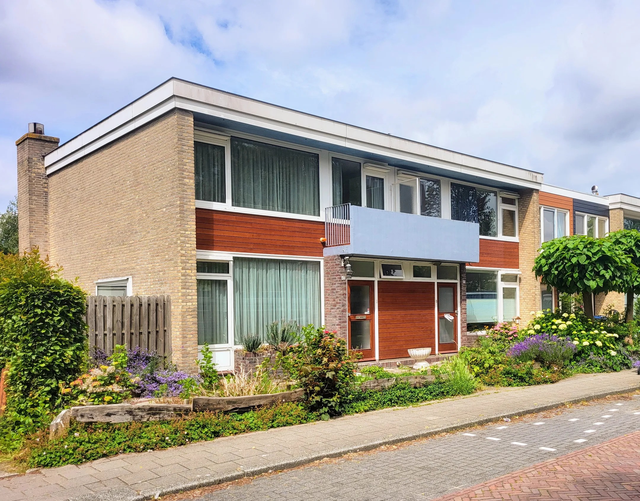 Geschakelde 2-onder-1-kapwoning Henegouwselaan 43 in Amstelveen