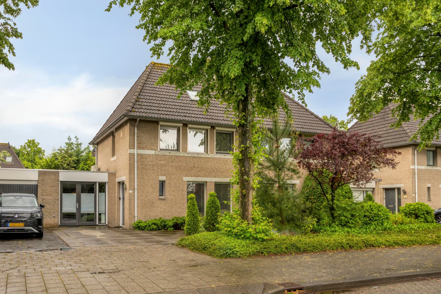 Geschakelde 2-onder-1-kapwoning Emmalaan 79 in Oss