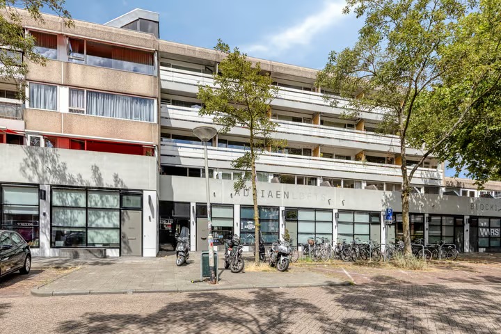 Portiekflat Adriaan van Bergenstraat 236 in Breda