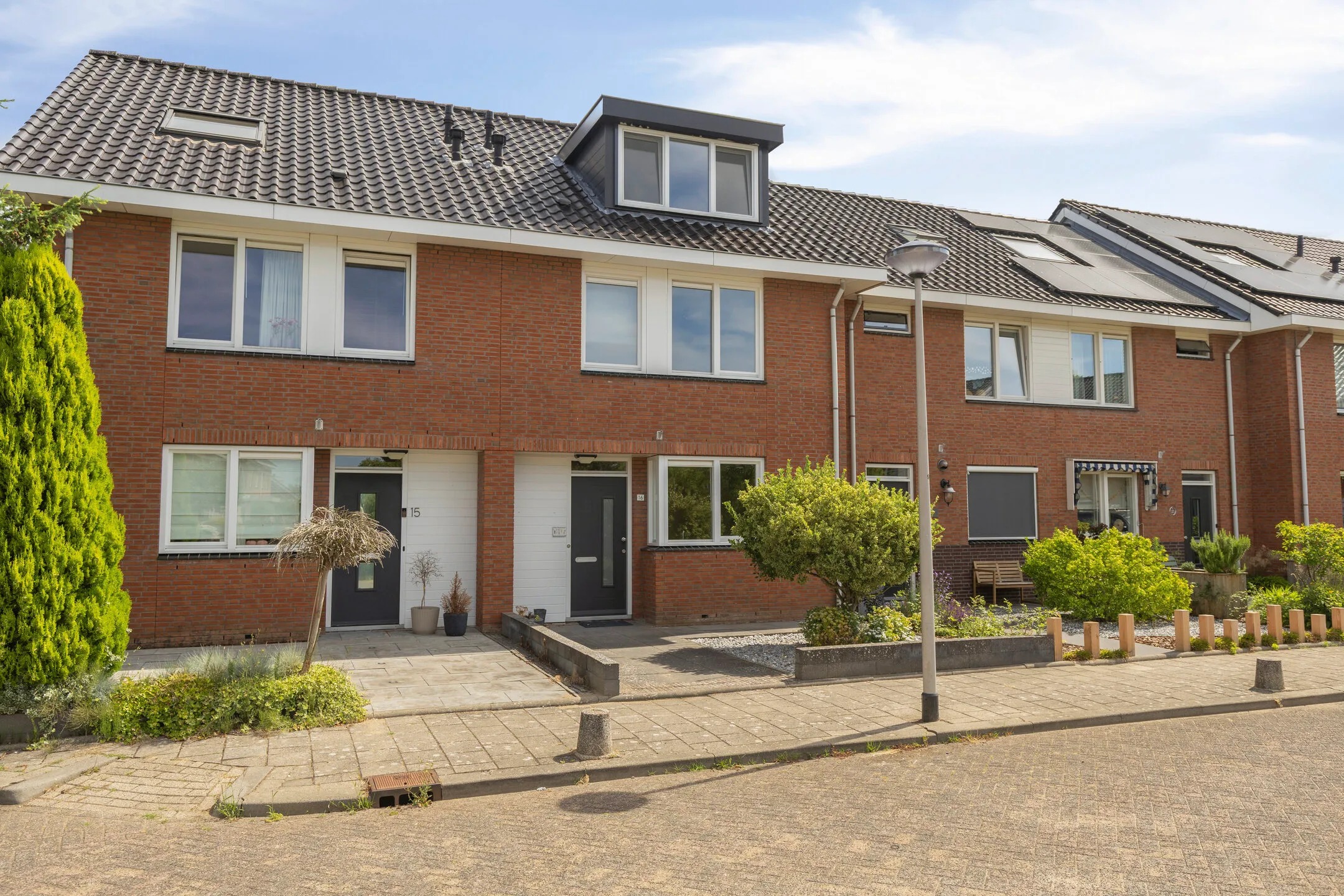 Tussenwoning Ambachtshof 16 in Ridderkerk