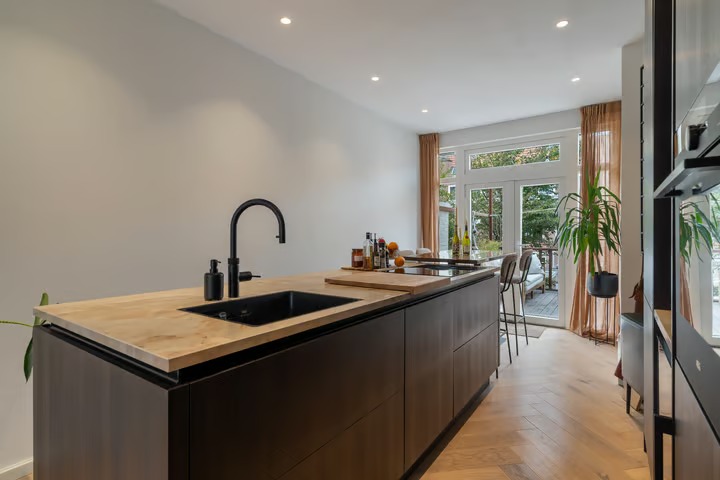 Bovenwoning Westduinweg 32 in Den Haag