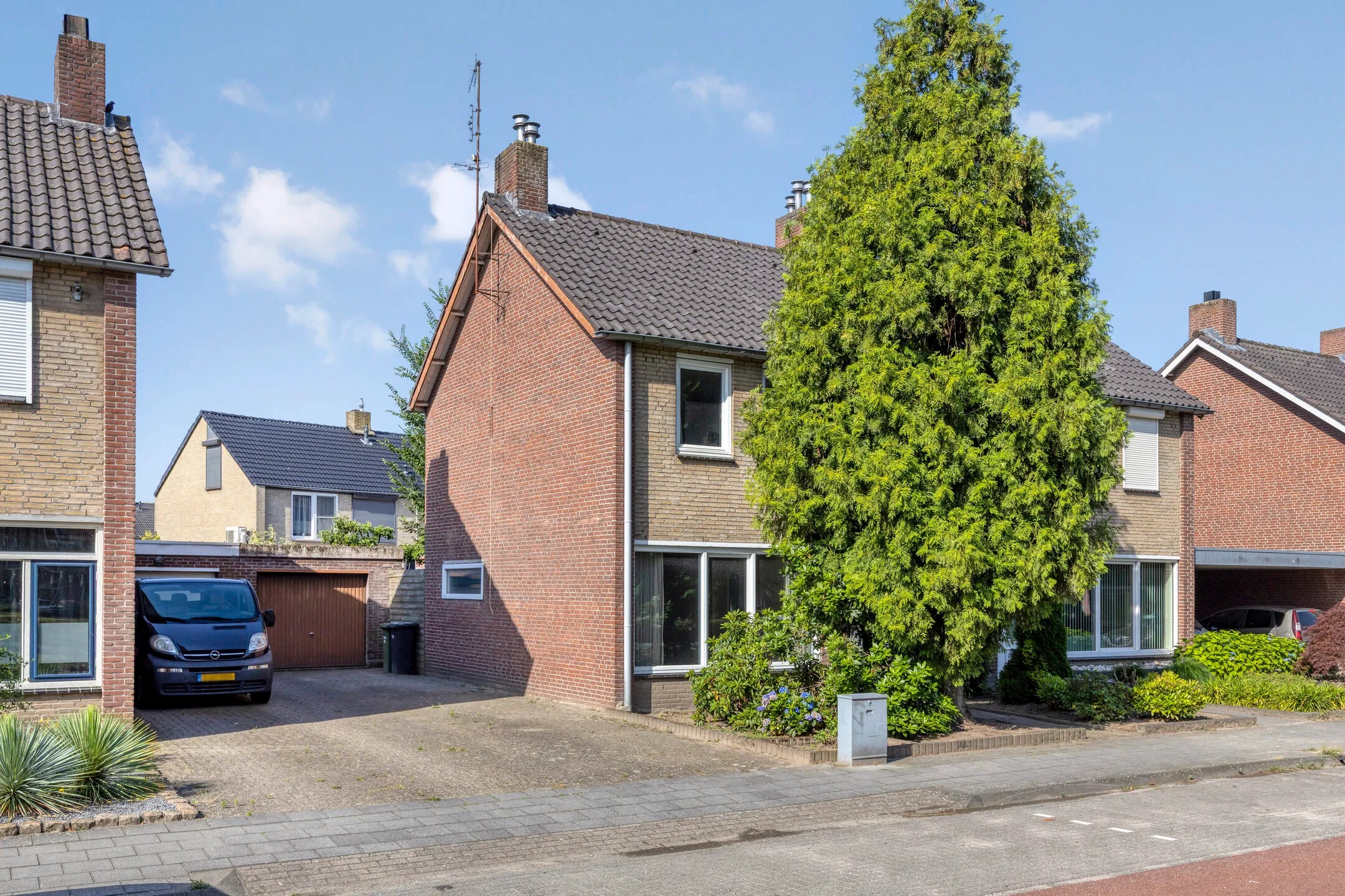 2-onder-1-kapwoning John F. Kennedylaan 56 in Panningen