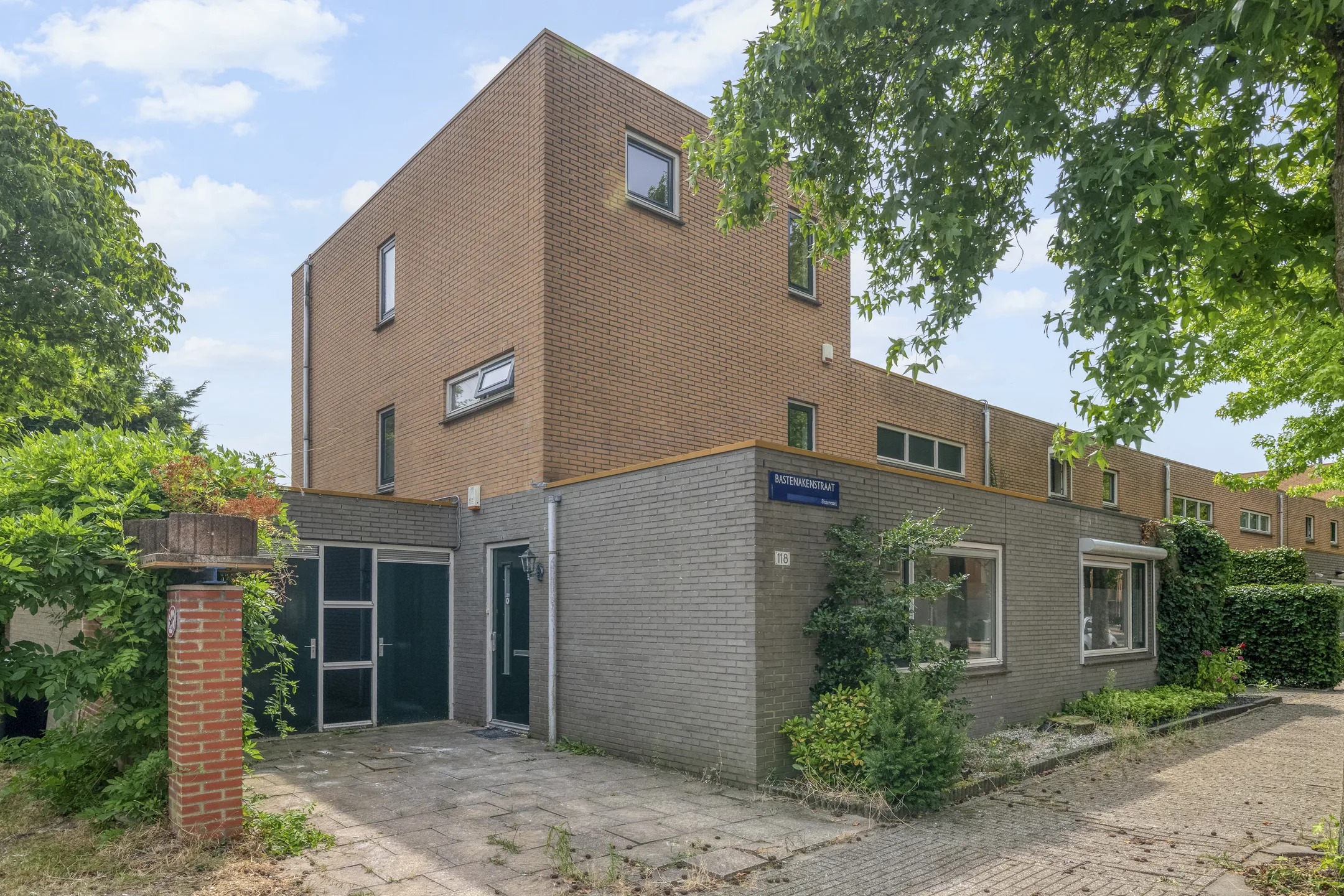 Hoekwoning Bastenakenstraat 118 in Amsterdam
