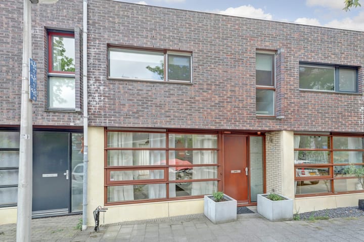 Eengezinswoning, tussenwoning Laan van Van der Gaag 45 in Delft