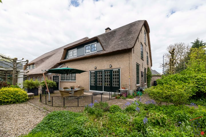 Woonboerderij, halfvrijstaande woning Charloisse Lagedijk 534 in Rotterdam