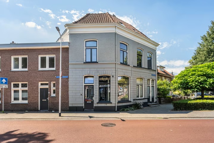 Hoekwoning Van Karnebeekstraat 26 in Zwolle