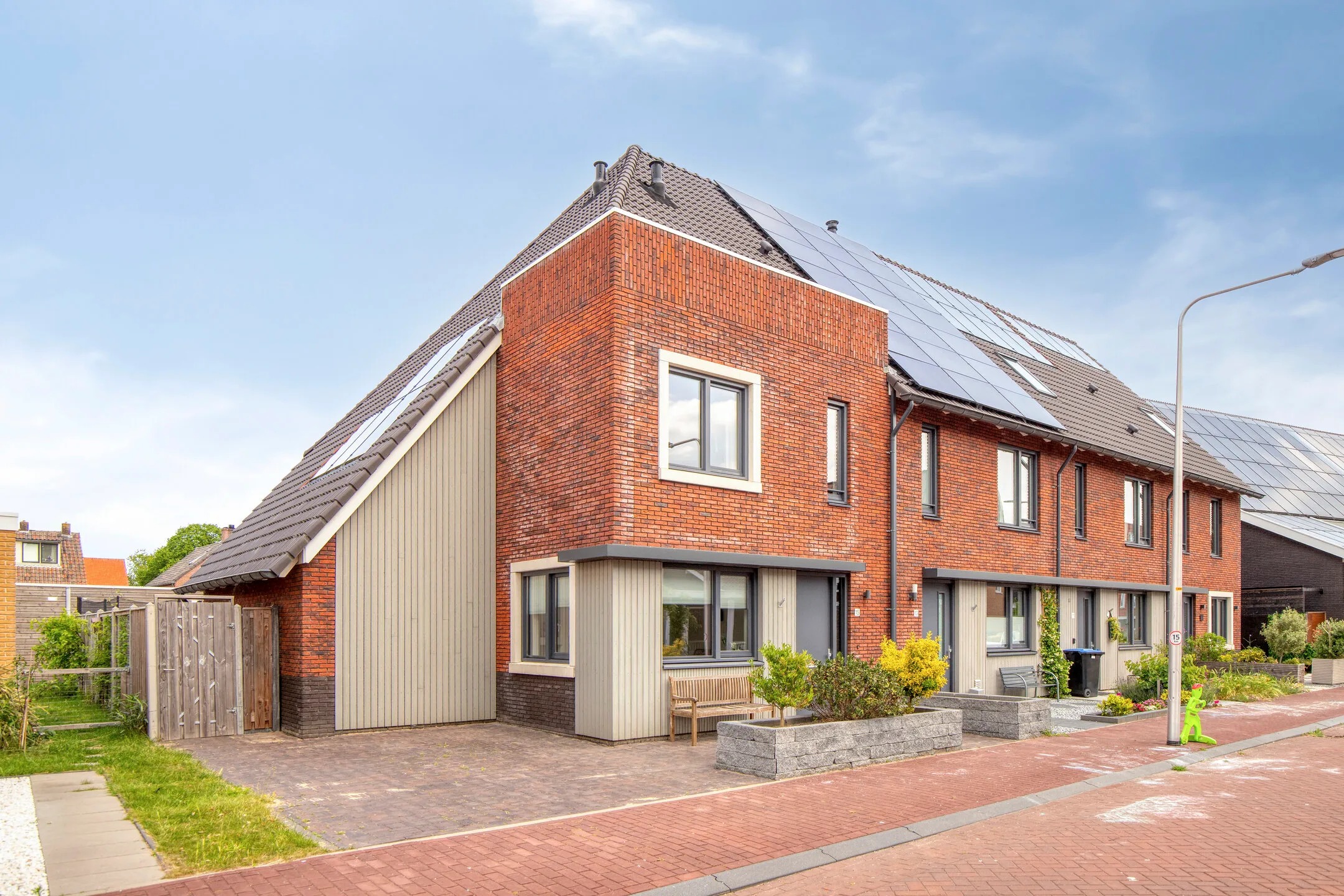 Hoekwoning Toermalijn 15 in Roelofarendsveen