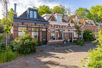 Hoekwoning Eerste Spoorstraat 2 in Groningen