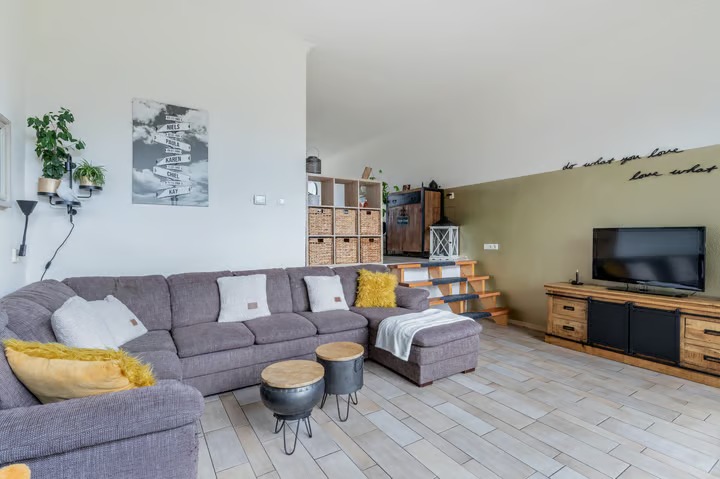 Tussenwoning (split-level woning) Nobellaan 217 in Assen
