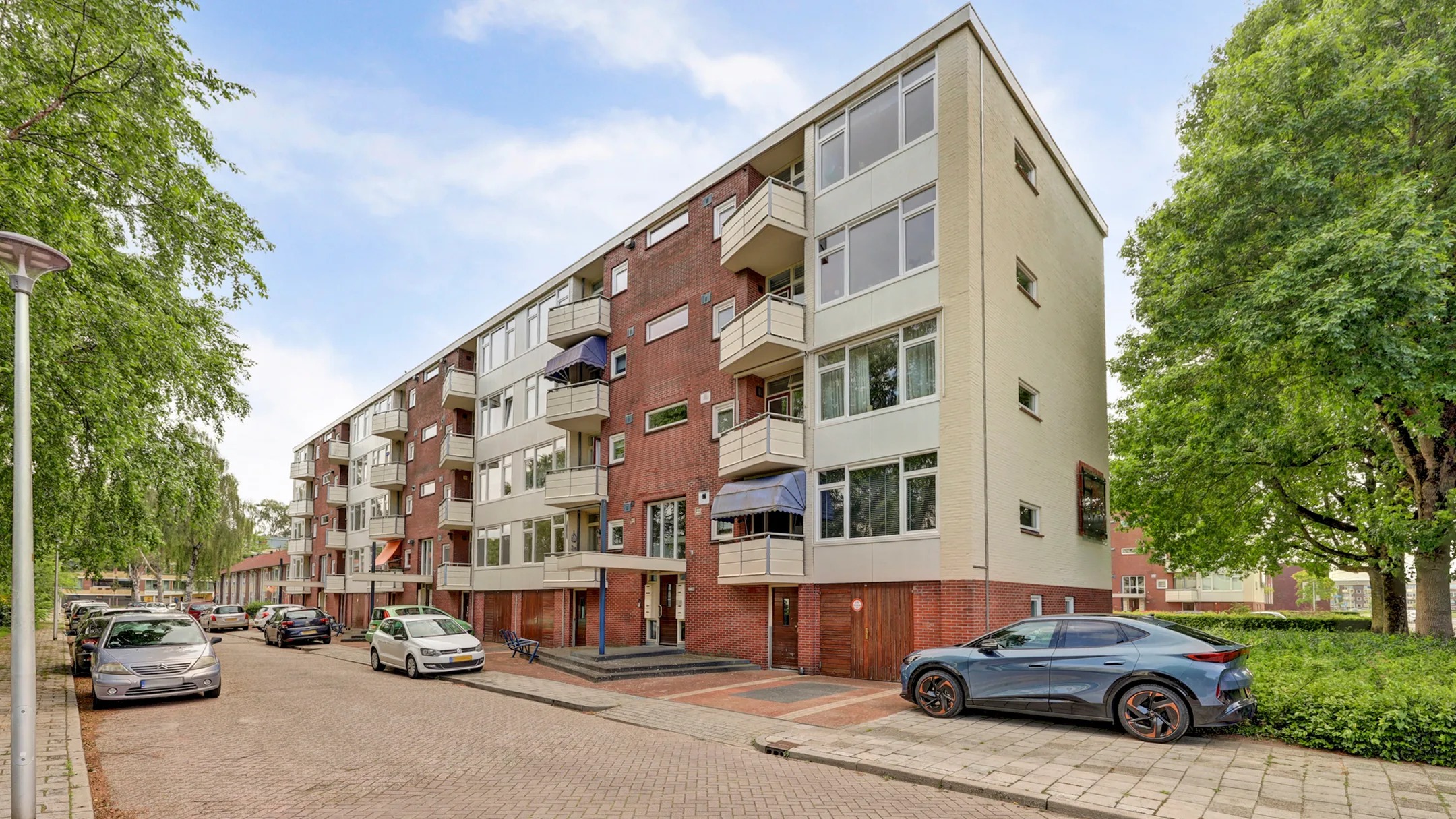 Portiekflat Pieter de Hoochstraat 52 in Almelo