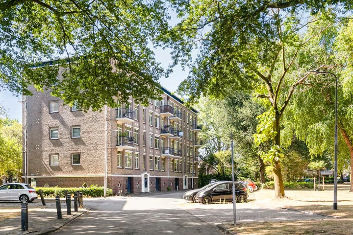 Portiekflat Pater Bleijsstraat 15 in Tilburg