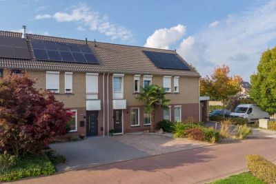 Eengezinswoning, tussenwoning Saint Rémystraat 4 in Bunde